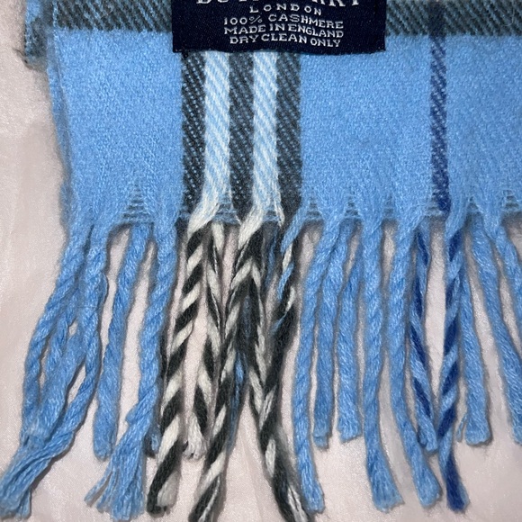 *MINT* Burberry London 100% Cashmere Scarf Made in England Blue Nova Check - Picture 11 of 13